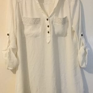 New rue 21 women off white short front blouse - size small